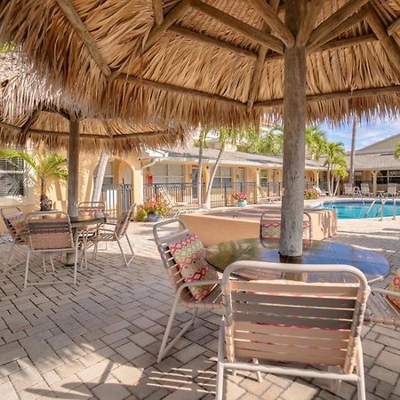 Walkable To Restaurants And Steps To The Beach! - Coconut Villa'S Suite 10 سانت بيتي بيتش المظهر الخارجي الصورة