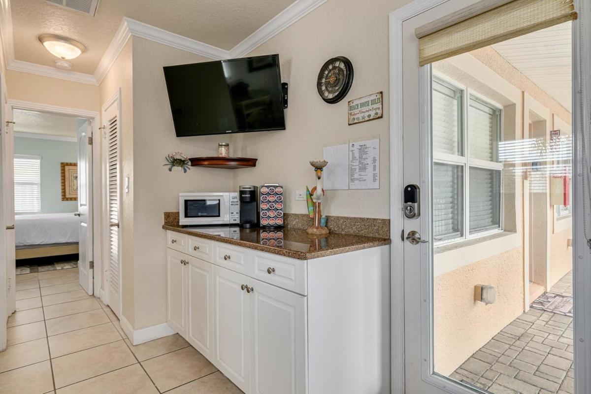 Walkable To Restaurants And Steps To The Beach! - Coconut Villa'S Suite 10 سانت بيتي بيتش المظهر الخارجي الصورة
