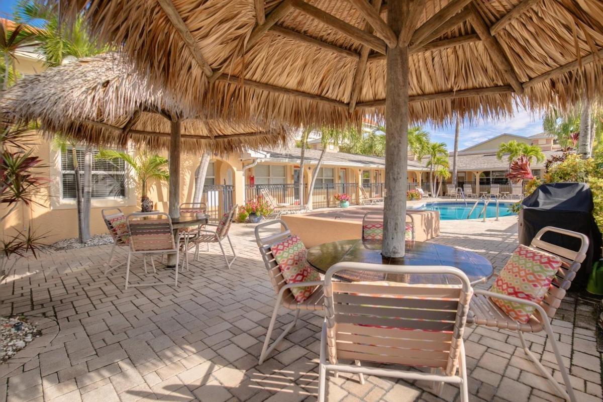 Walkable To Restaurants And Steps To The Beach! - Coconut Villa'S Suite 10 سانت بيتي بيتش المظهر الخارجي الصورة