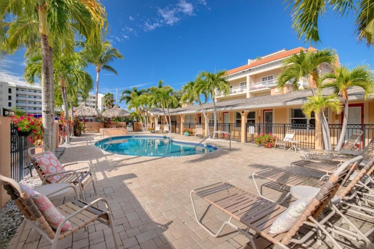 Walkable To Restaurants And Steps To The Beach! - Coconut Villa'S Suite 10 سانت بيتي بيتش المظهر الخارجي الصورة